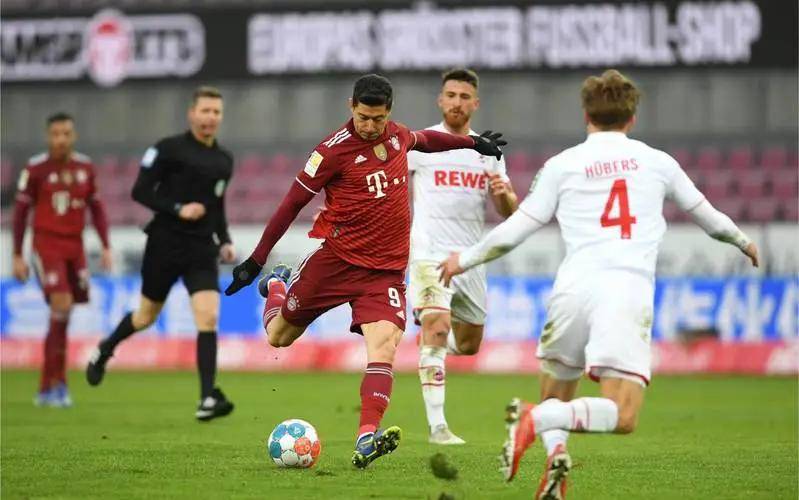 拜仁慕尼黑击败对手，稳居德甲榜首