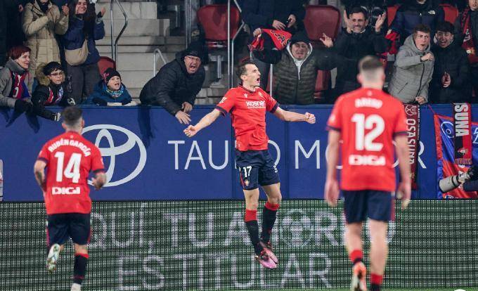 包含瓦伦西亚客场大败，晋级几无希望的词条