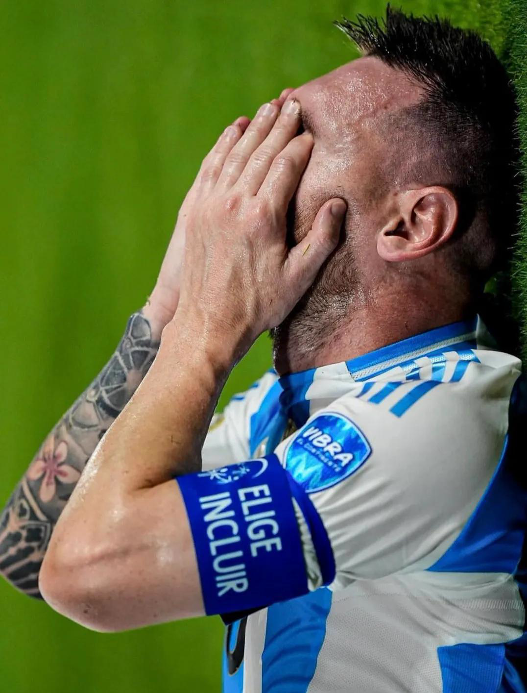 梅西深夜梦醒，恍惚中享受荣耀的简单介绍