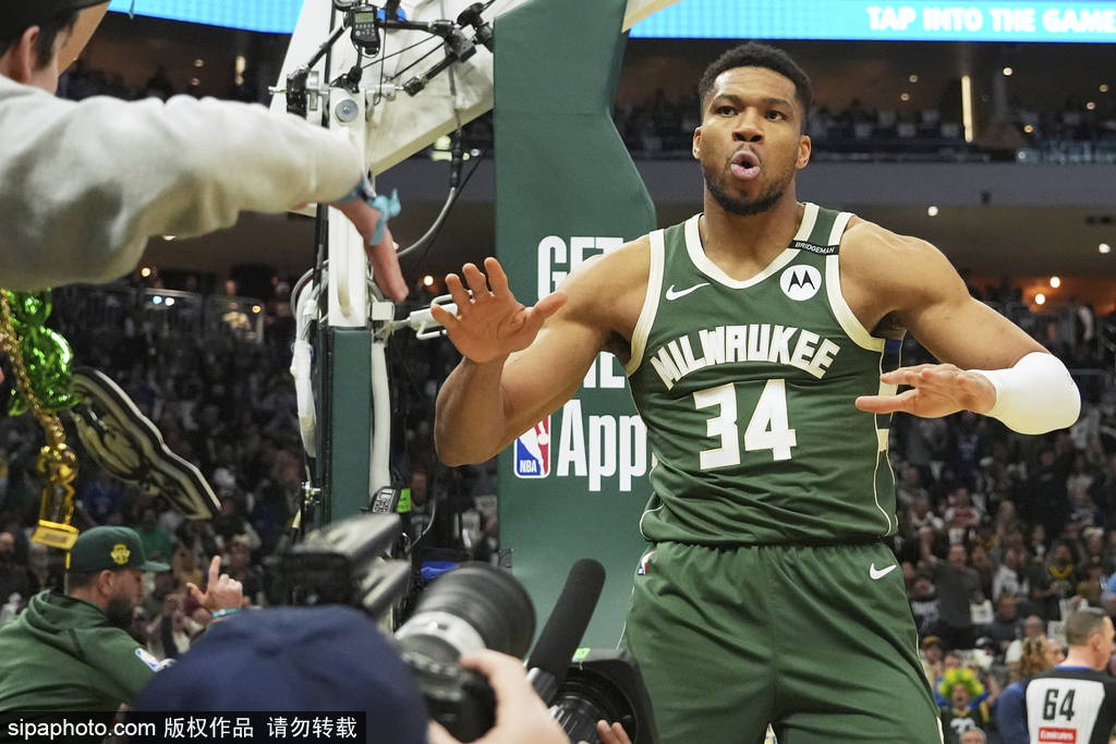 雄鹿遭遇两连败，字母哥发挥出色的简单介绍