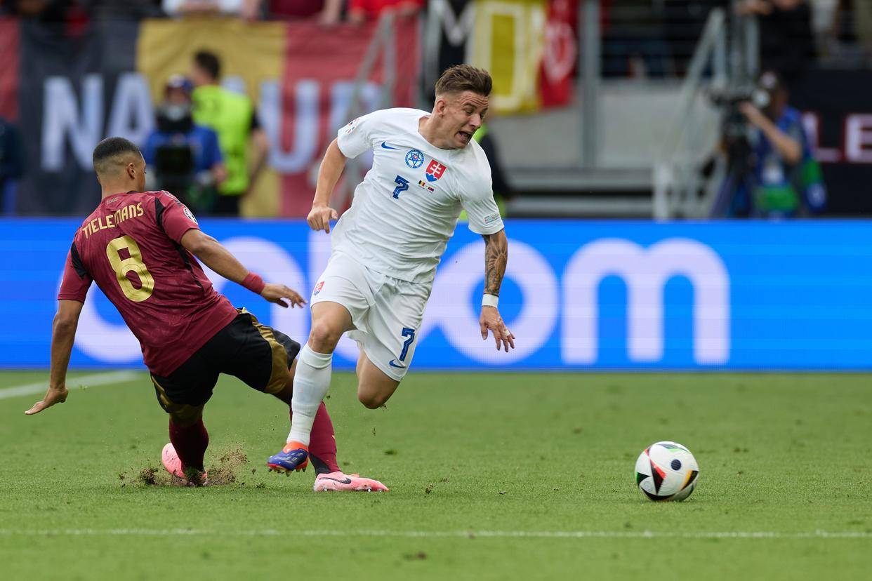 关于卢森堡队主场不敌斯洛伐克队，遭遇连败的信息