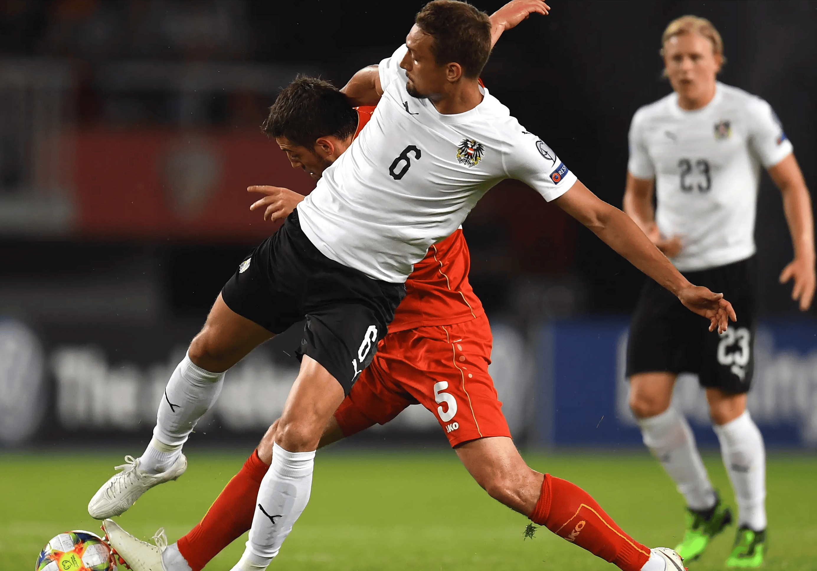 包含欧洲预选赛战报:罗马尼亚队遭遇不利的词条