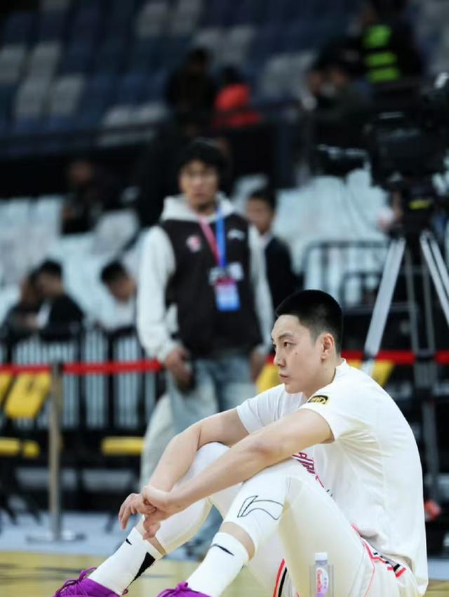 北京队强势登顶，主场取得胜利