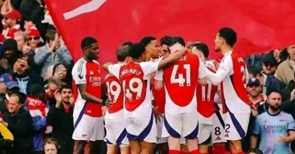 包含阿森纳惊险战胜对手，枪手夺冠希望再现的词条