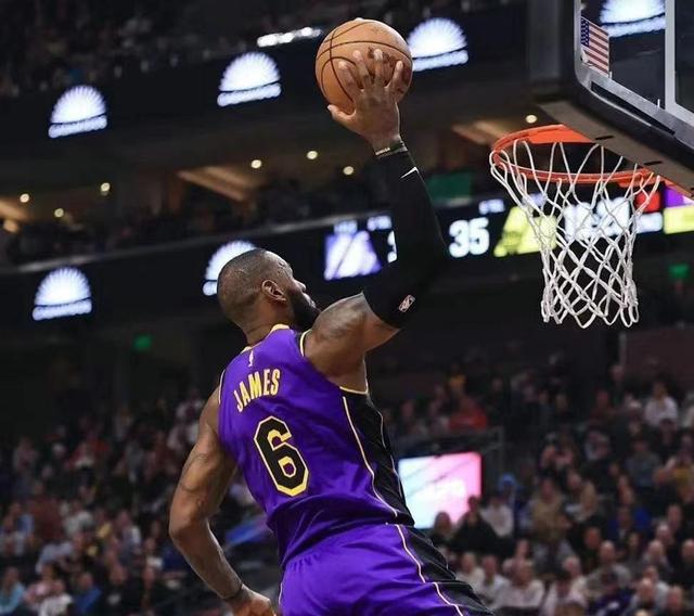 小组赛焦点：詹姆斯逆转，数据统计的简单介绍