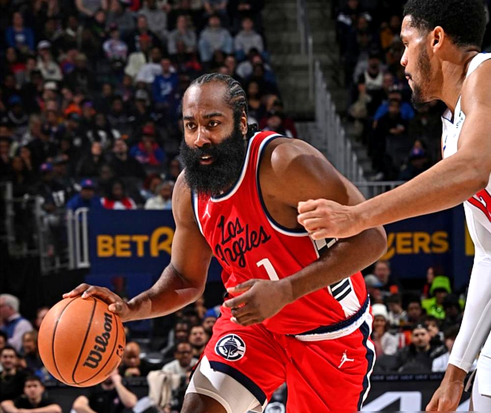 活塞大胜步行者，止住失利