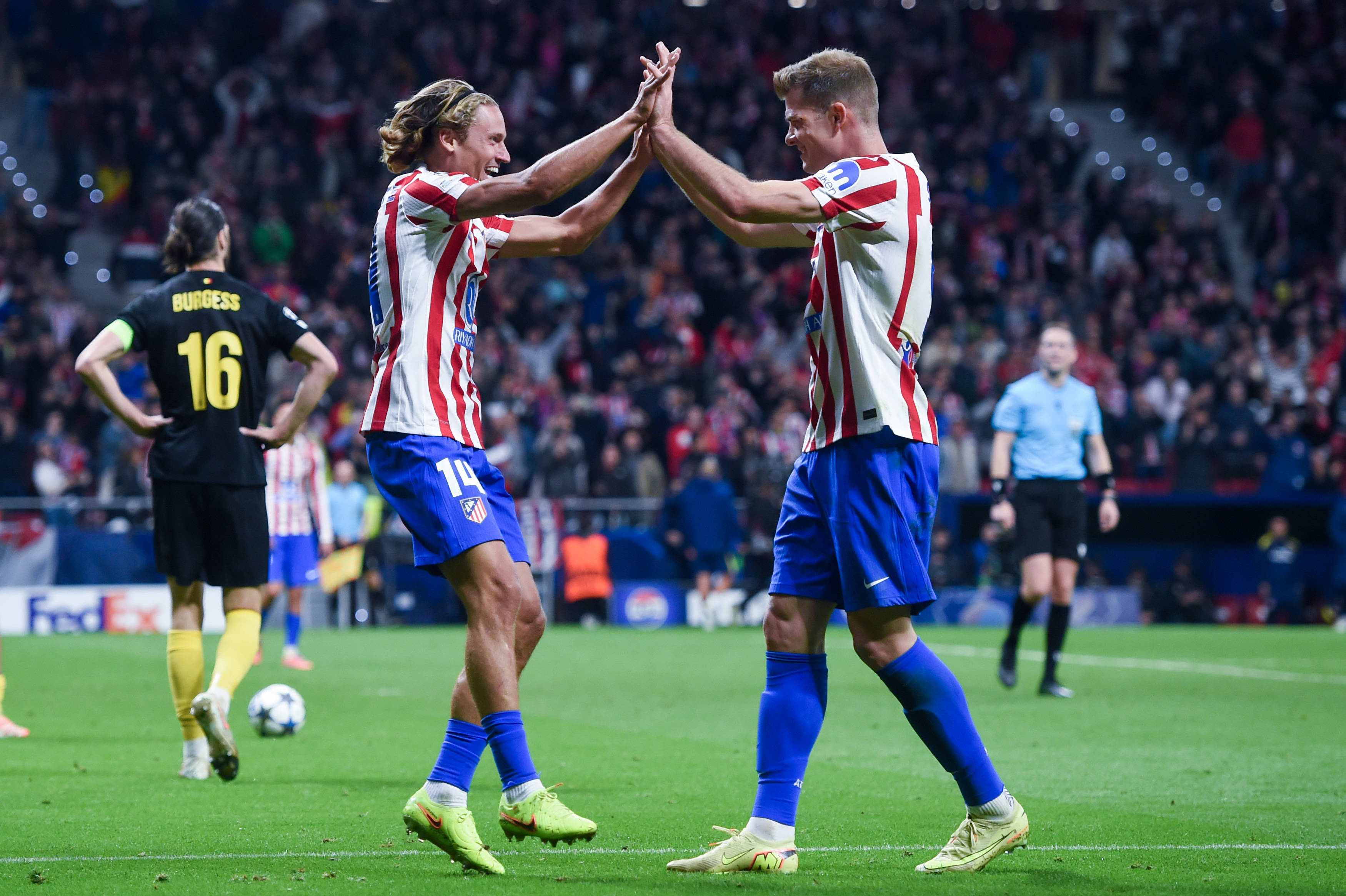 欧冠资格赛进行中，多支球队争夺晋级机会