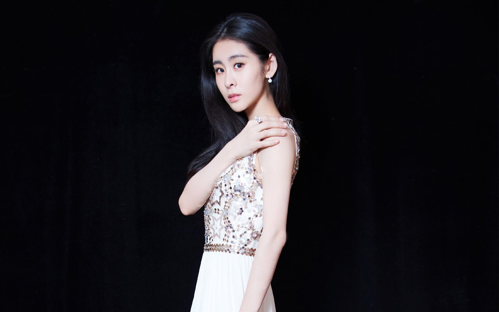 贝恩化身孟菲斯火枪手，公牛战术铁笼窒息绿军