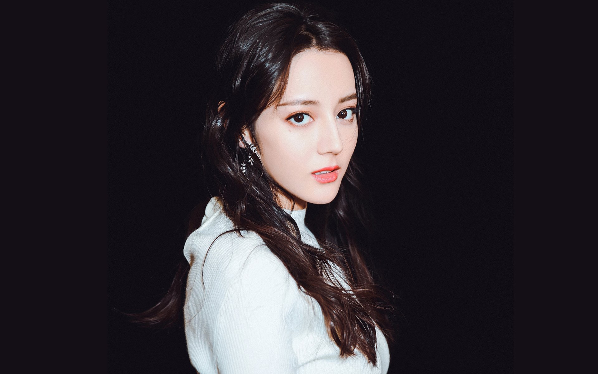 贝林厄姆撕裂夜晚，委内瑞拉冲垮曼联，足球全球化时代的平行寓言